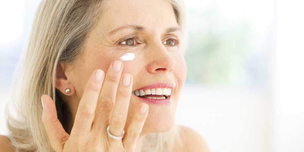 WOMAN-APPLYING-EYE-CREAM