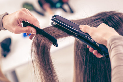 Straightening Brush vs Flat Iron – How to Choose?